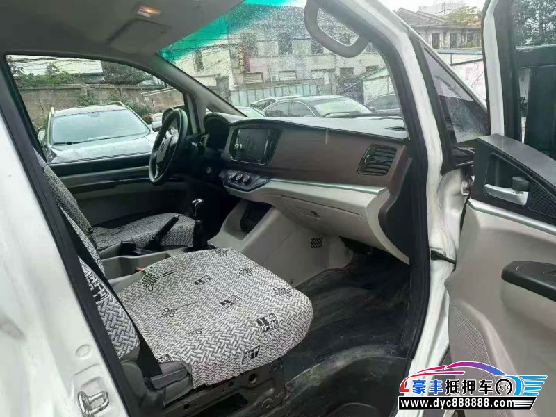 20年东风风行菱智轿车抵押车出售