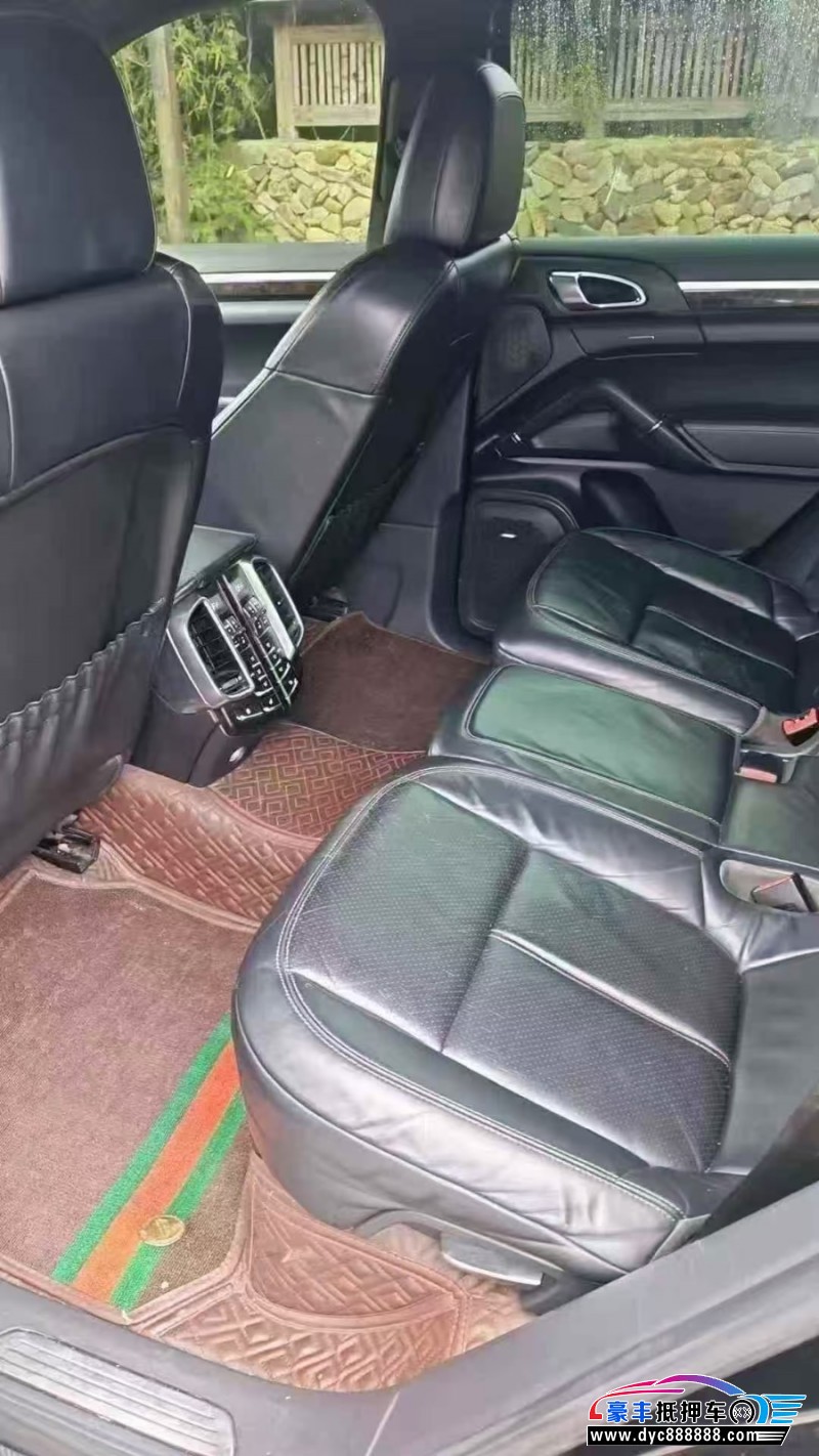 14年保时捷卡宴轿车抵押车出售