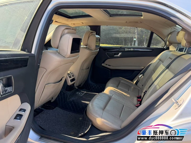 11年奔驰E轿车抵押车出售