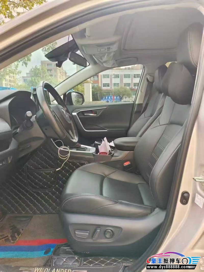 22年丰田威兰达轿车抵押车出售