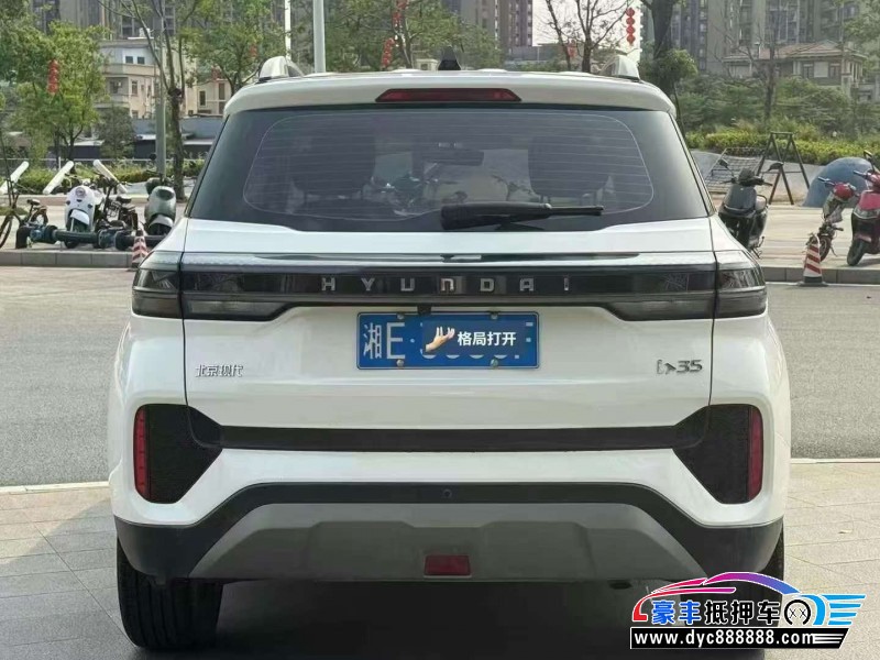 22年现代ix35轿车抵押车出售