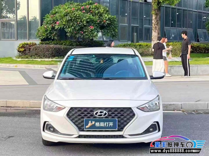 抵押车出售19年现代悦动轿车