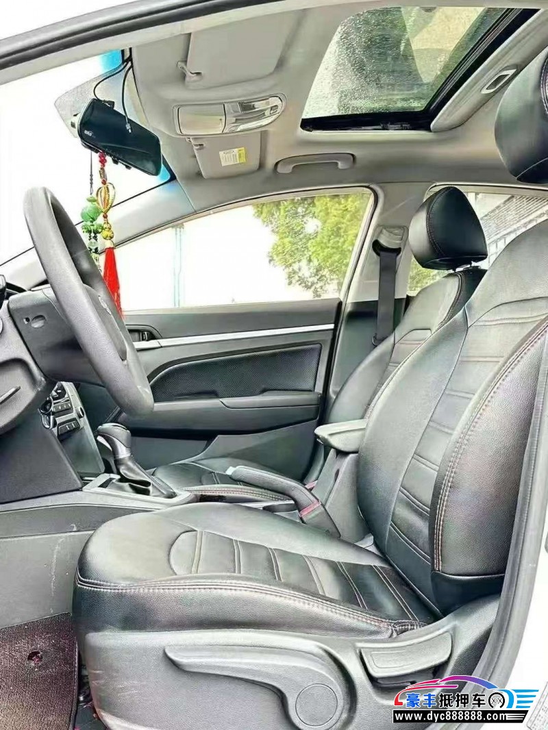 17年现代领动轿车抵押车出售