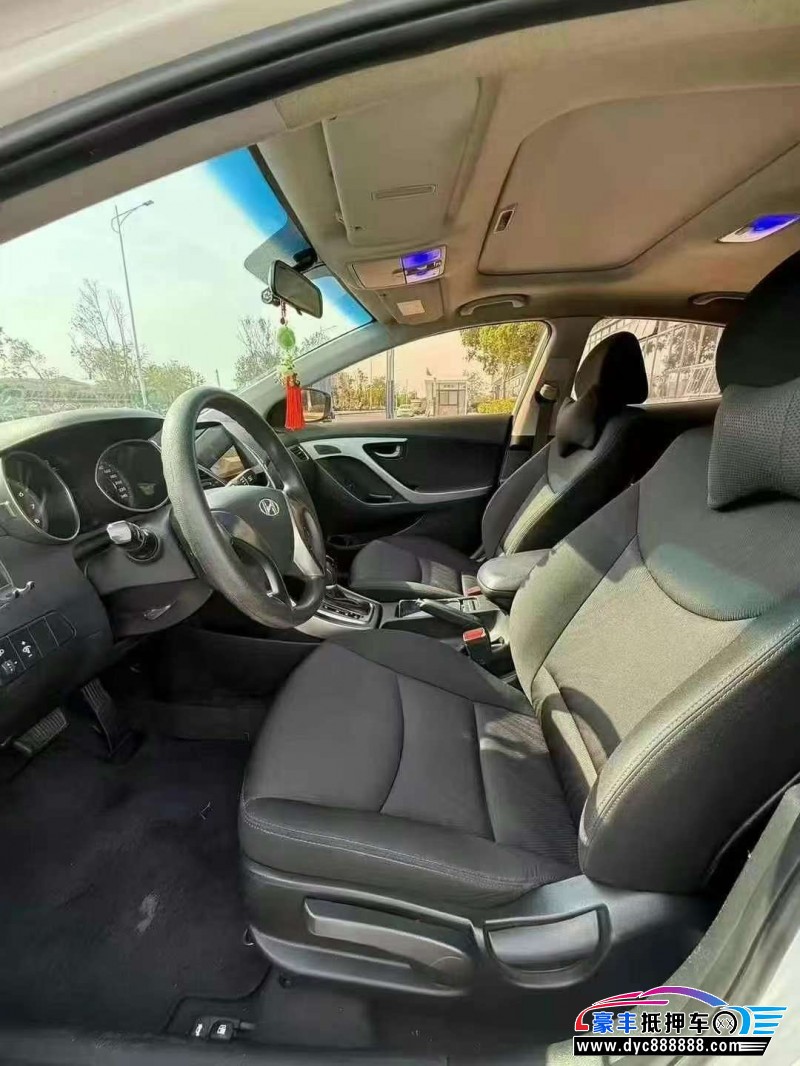 17年现代朗动轿车抵押车出售