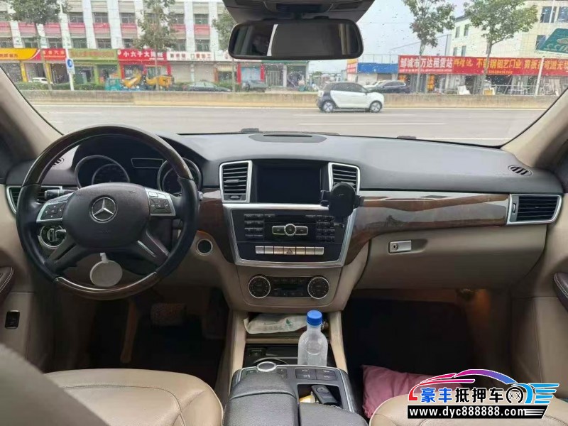 12年奔驰ML轿车抵押车出售