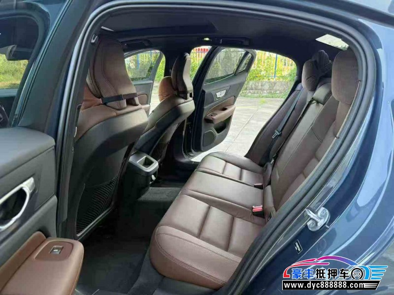 23年沃尔沃S60轿车抵押车出售