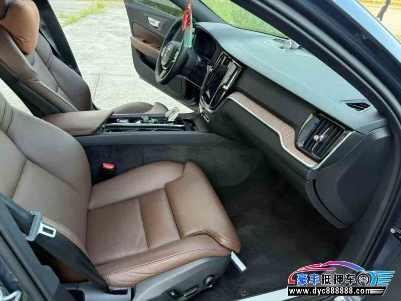 23年沃尔沃S60轿车抵押车出售