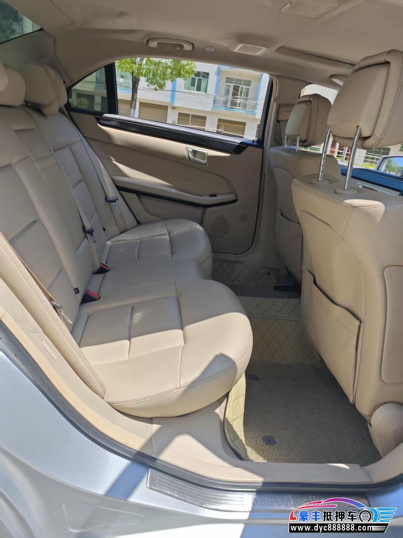 14年奔驰E轿车抵押车出售