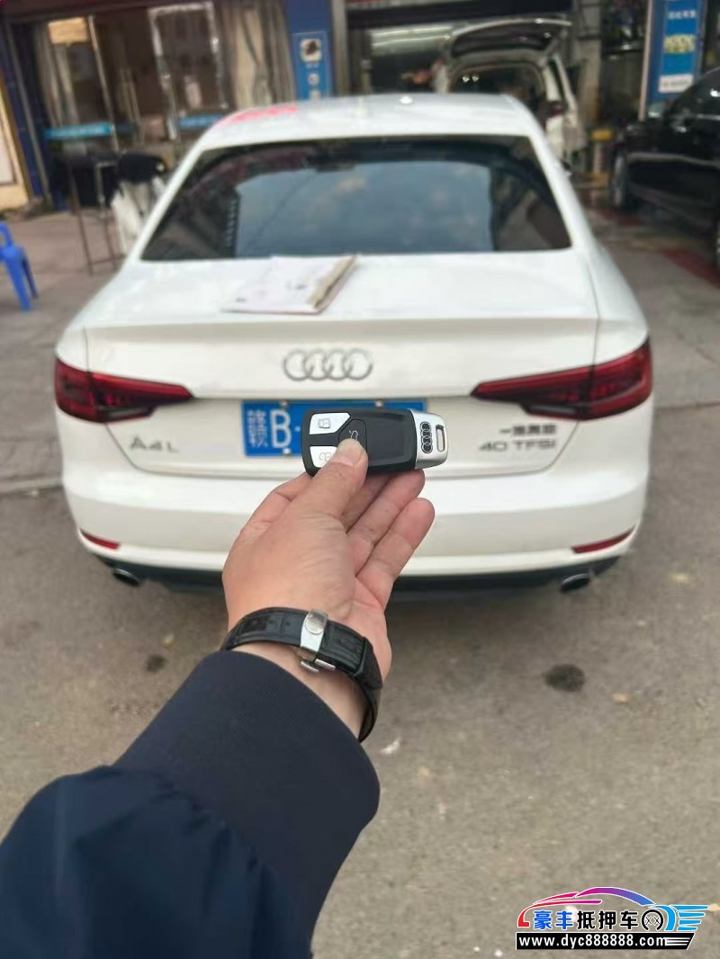 17年奥迪A4L轿车抵押车出售