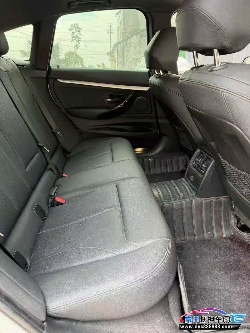 20年宝马3系轿车抵押车出售