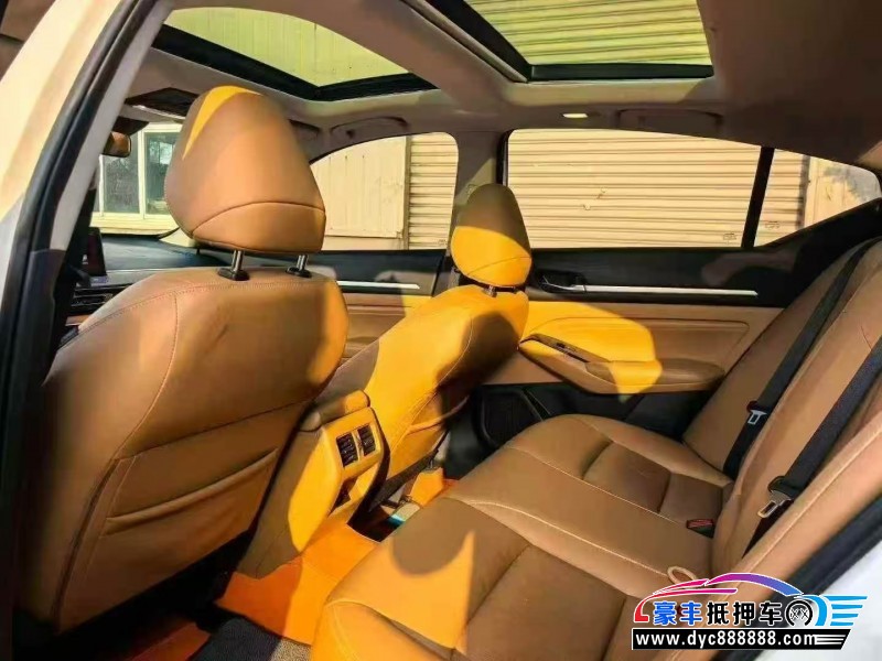 24年日产天籁轿车抵押车出售