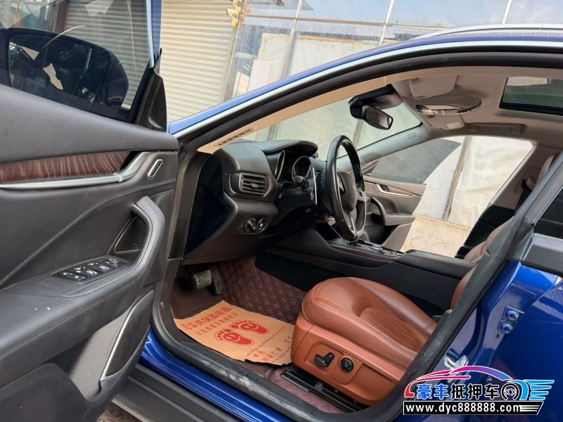 18年玛莎拉蒂莱万特轿车抵押车出售