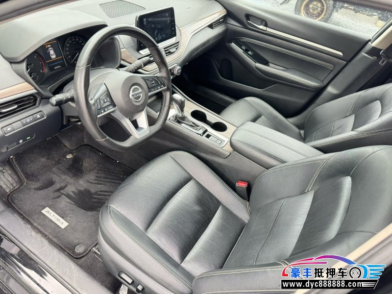 23年日产天籁轿车抵押车出售