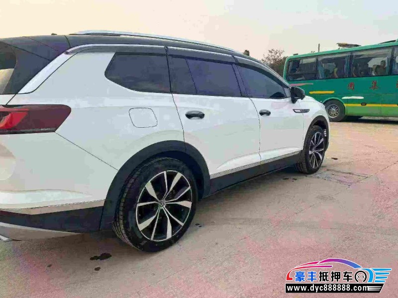 22年大众揽镜轿车抵押车出售