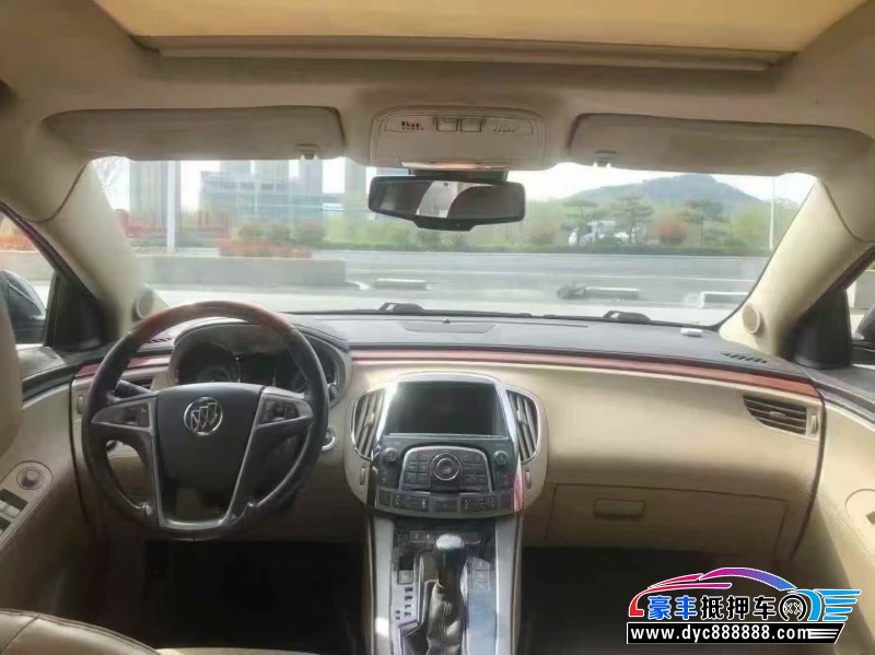 12年别克君越轿车抵押车出售