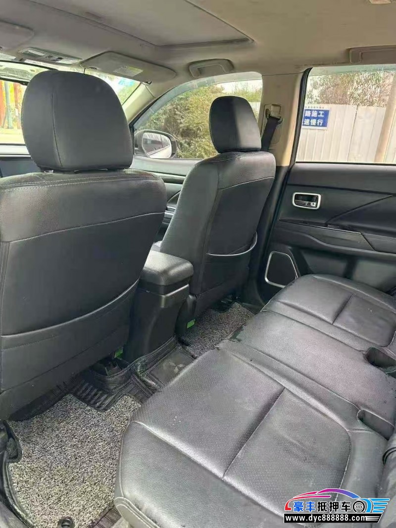 17年三菱欧蓝德轿车抵押车出售