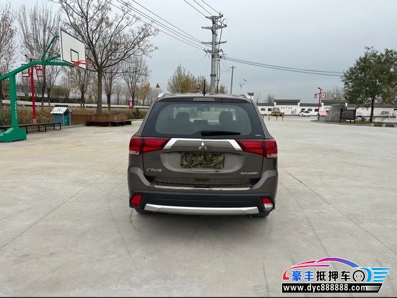 17年三菱欧蓝德轿车抵押车出售