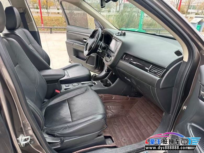 17年三菱欧蓝德轿车抵押车出售