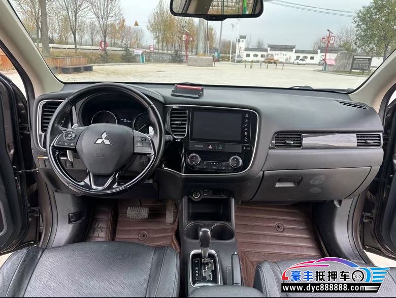 17年三菱欧蓝德轿车抵押车出售