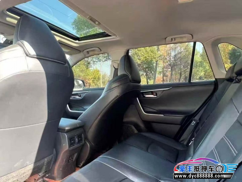 22年丰田威兰达轿车抵押车出售