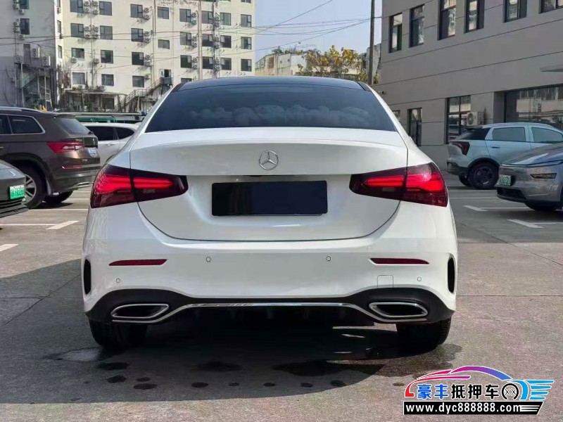 23年奔驰A轿车抵押车出售