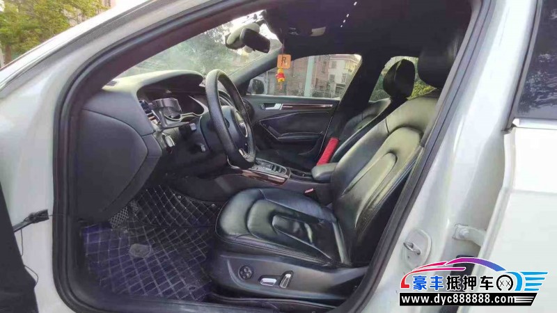 13年奥迪A4L轿车抵押车出售