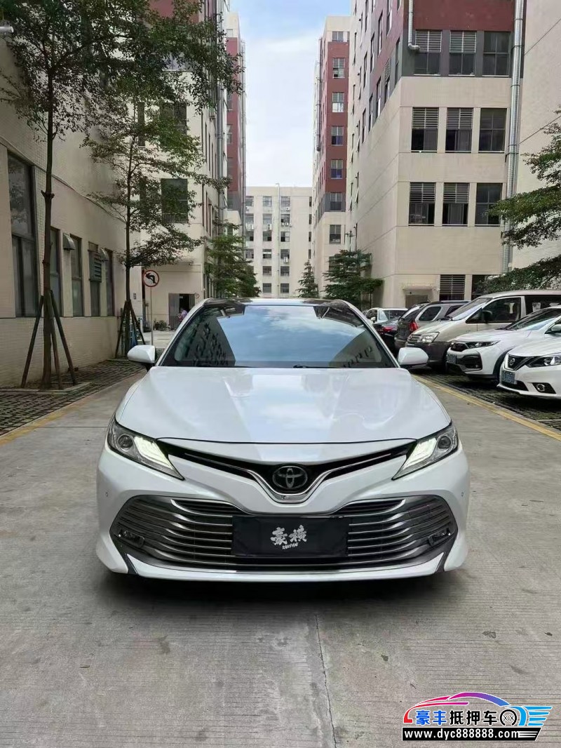 抵押车出售18年丰田凯美瑞轿车
