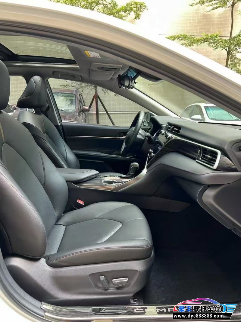 18年丰田凯美瑞轿车抵押车出售