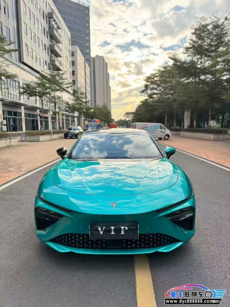 抵押车出售23年哪吒S轿车