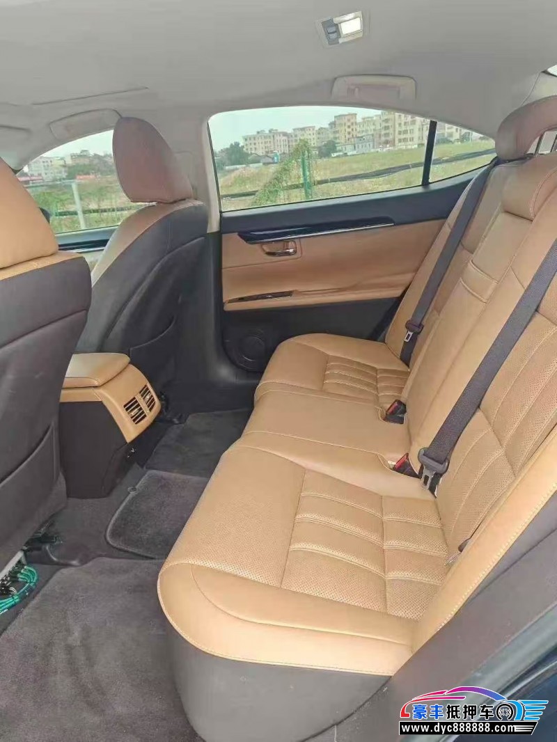 17年雷克萨斯ES轿车抵押车出售