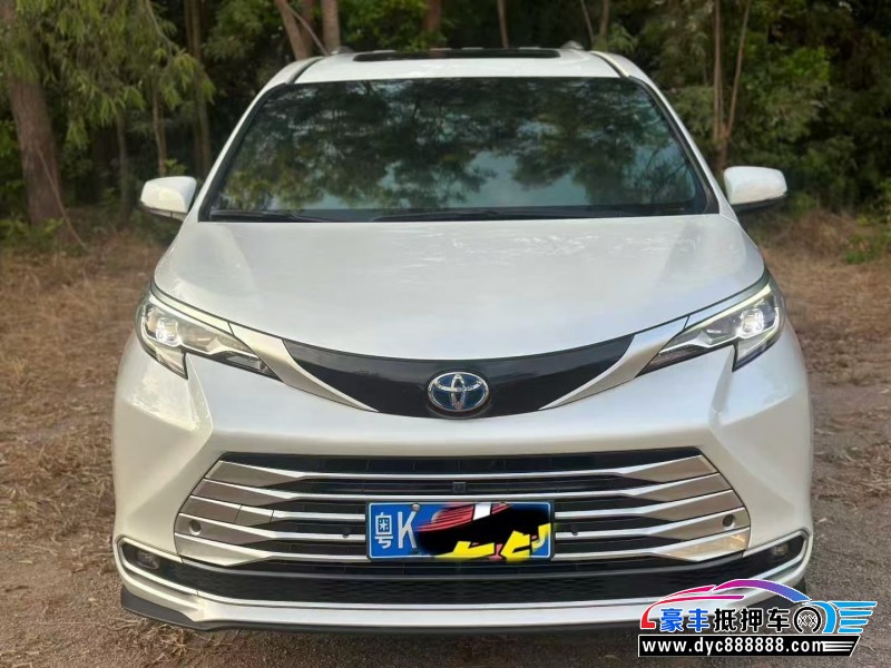 抵押车出售23年丰田塞纳轿车