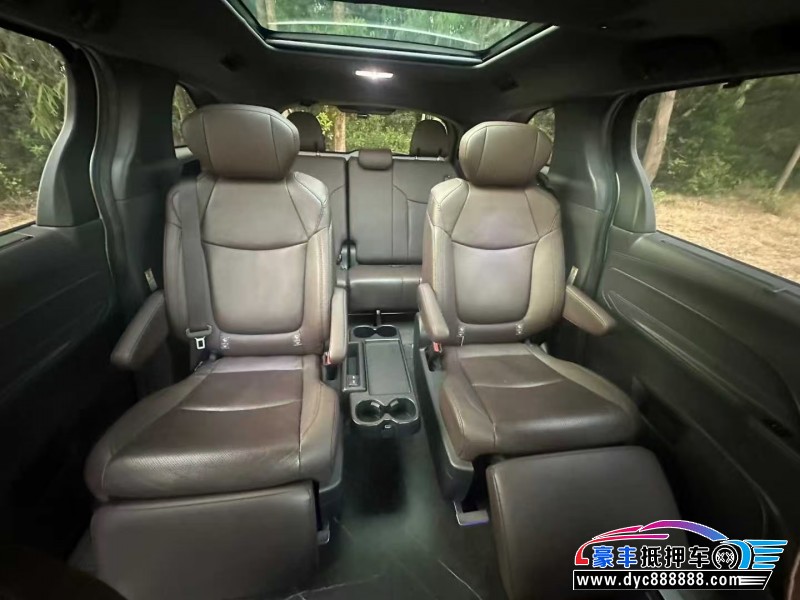 23年丰田塞纳轿车抵押车出售