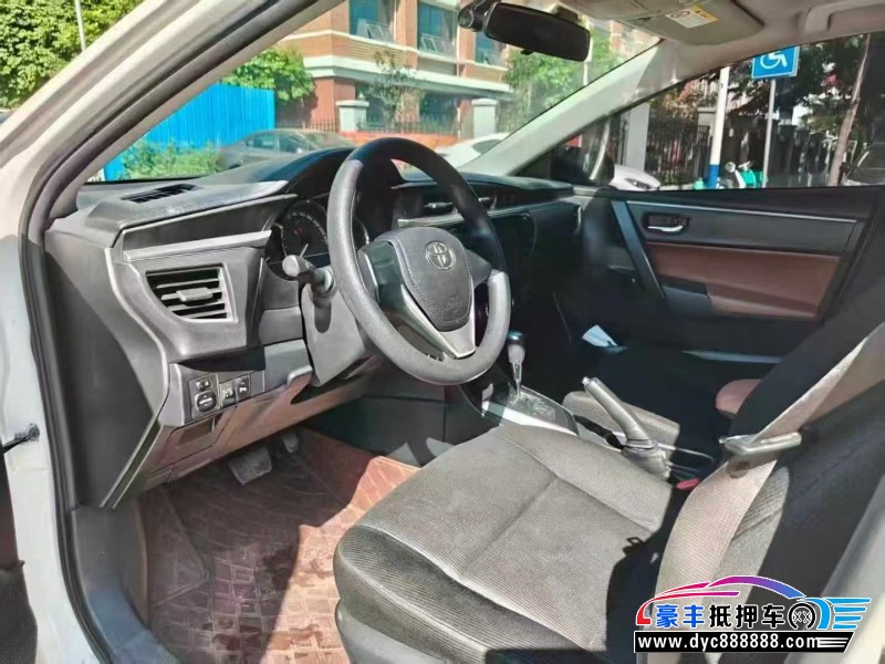 15年丰田雷凌轿车抵押车出售