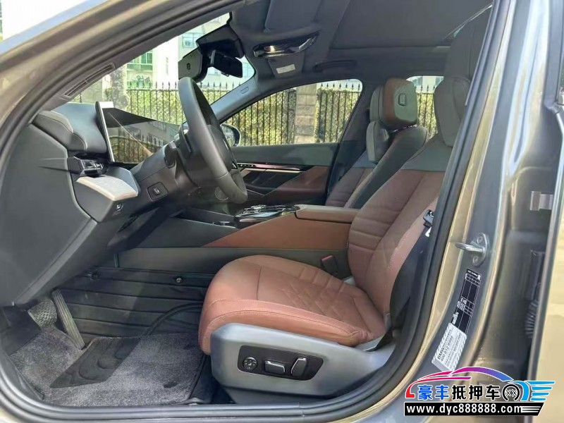 25年宝马5系轿车抵押车出售