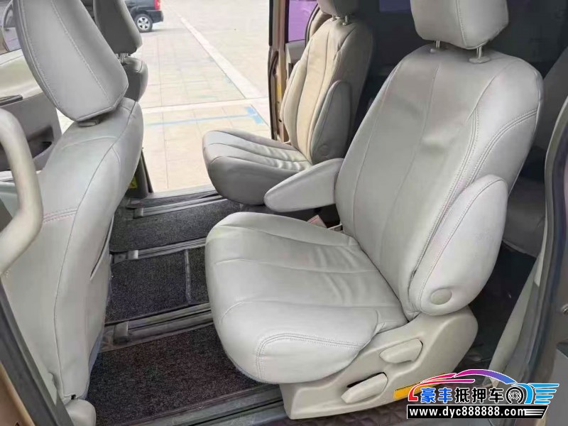 12年丰田塞纳轿车抵押车出售