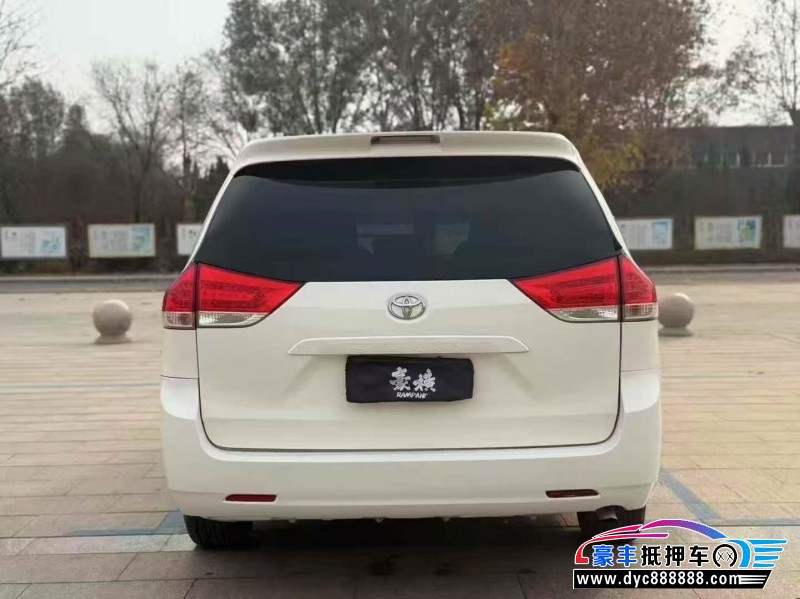 12年丰田塞纳轿车抵押车出售