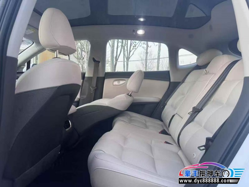 25年智己LS6轿车抵押车出售