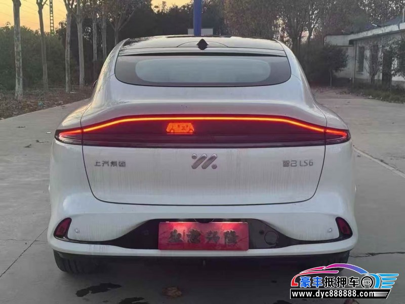 25年智己LS6轿车抵押车出售