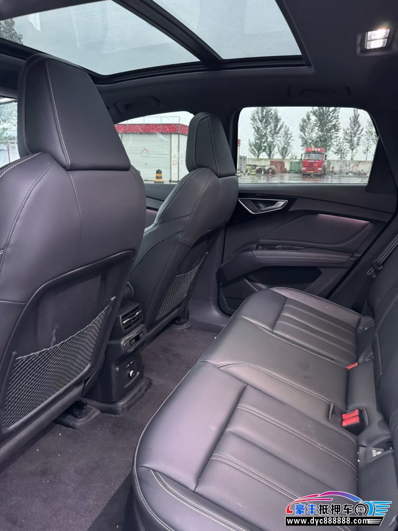 25年奥迪Q4轿车抵押车出售