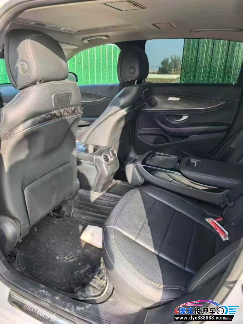 17年奔驰E轿车抵押车出售