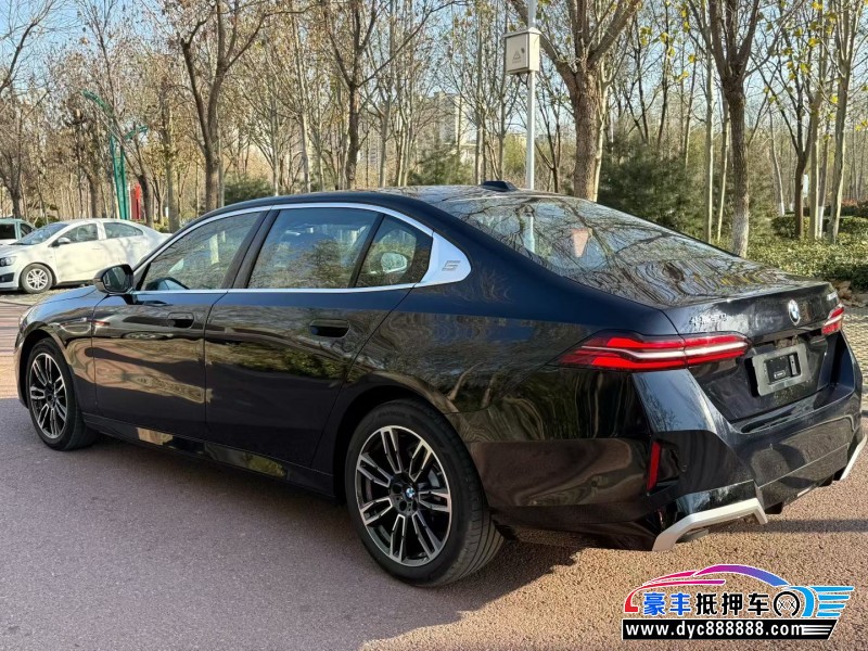 25年宝马5系轿车抵押车出售