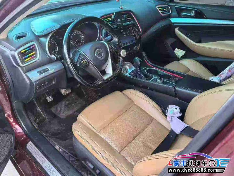 16年日产西玛轿车抵押车出售