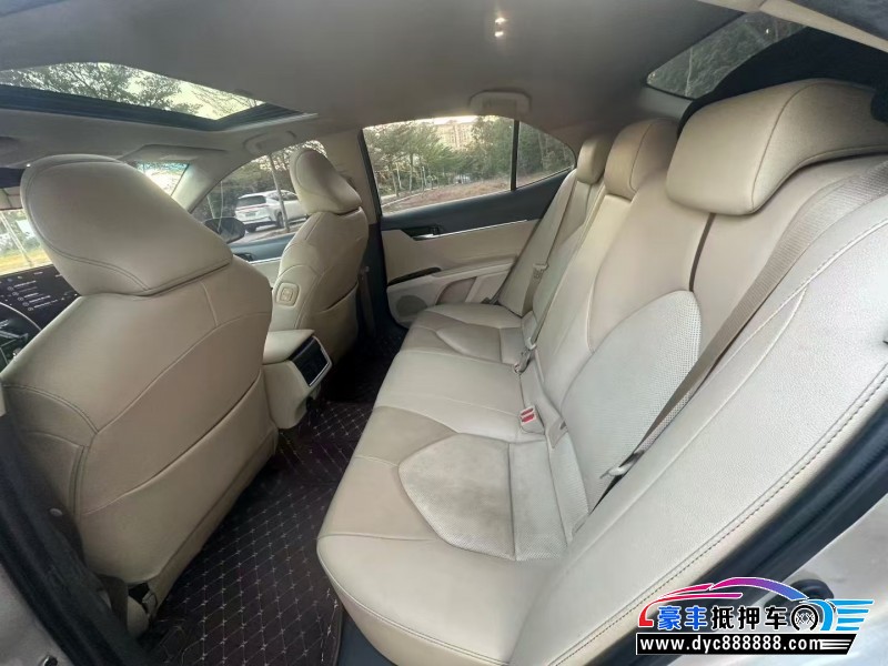 22年丰田凯美瑞轿车抵押车出售