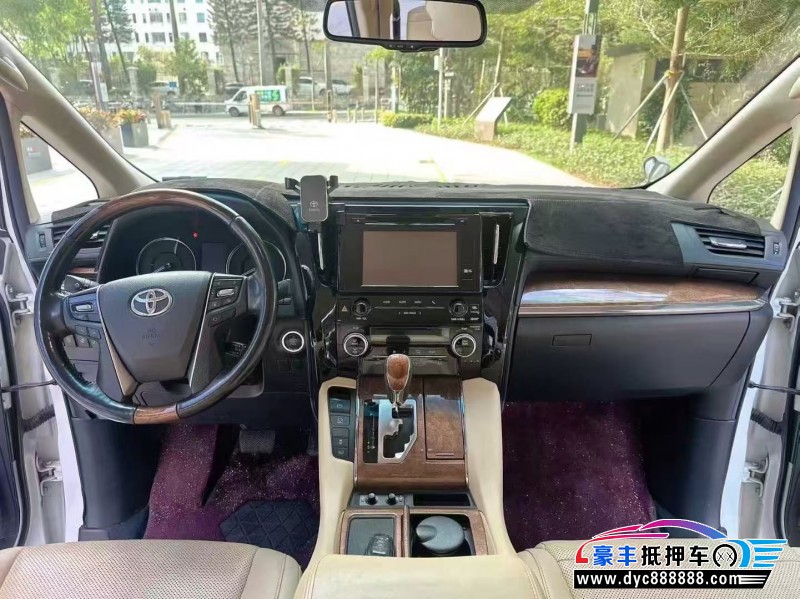 18年丰田埃尔法轿车抵押车出售