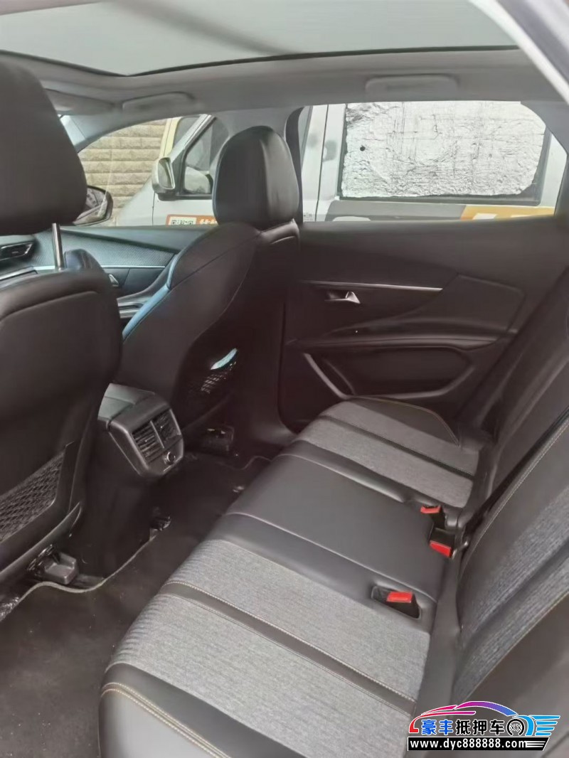 16年标致4008轿车抵押车出售