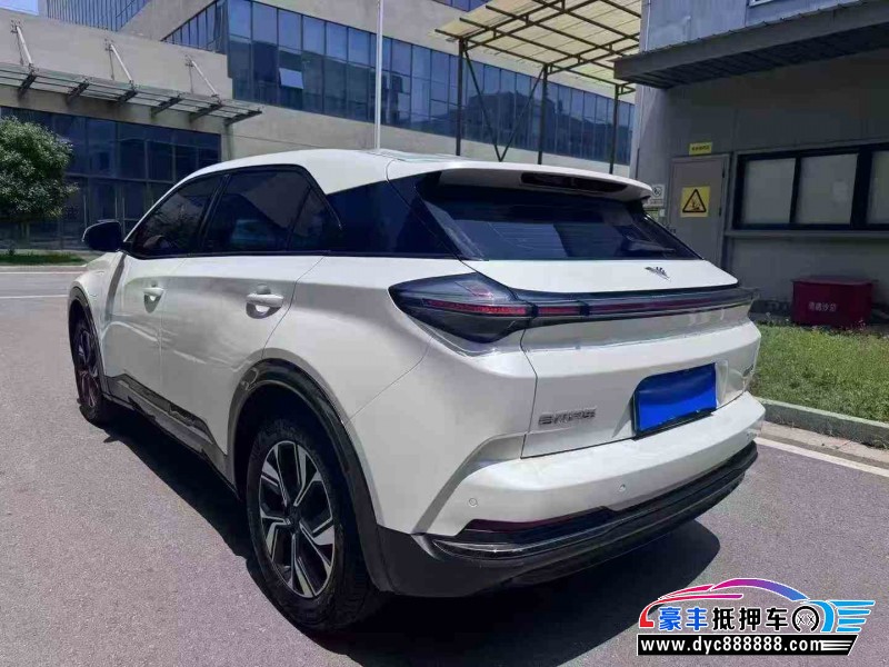 23年哪吒U轿车抵押车出售