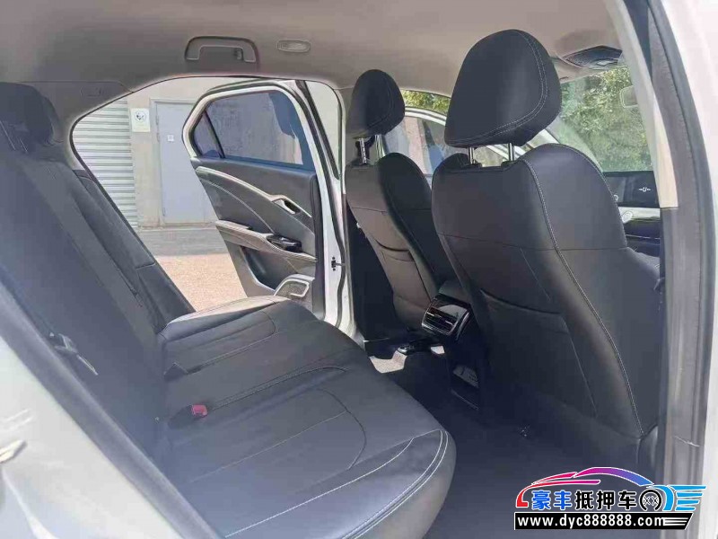 23年哪吒U轿车抵押车出售