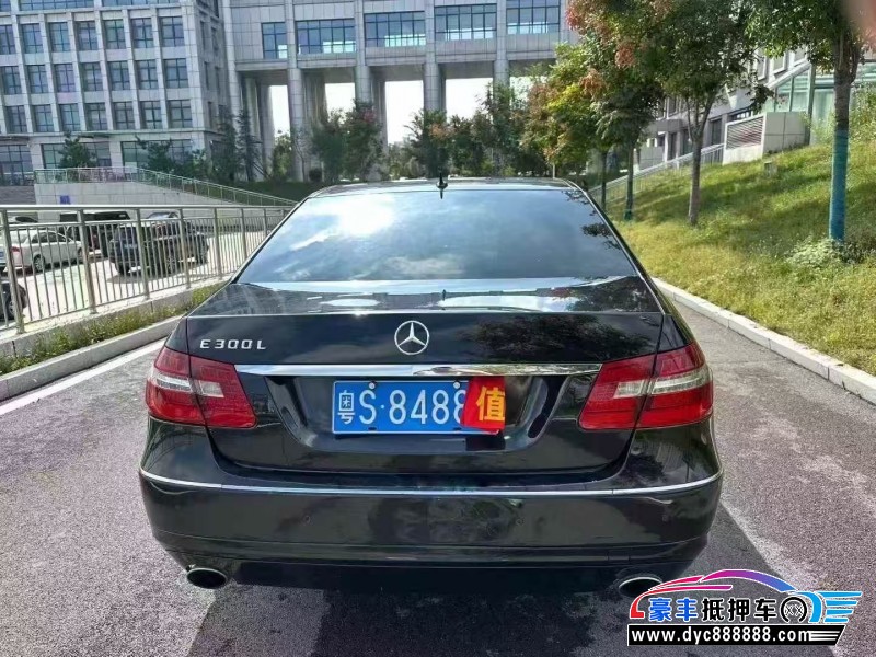 13年奔驰E轿车抵押车出售