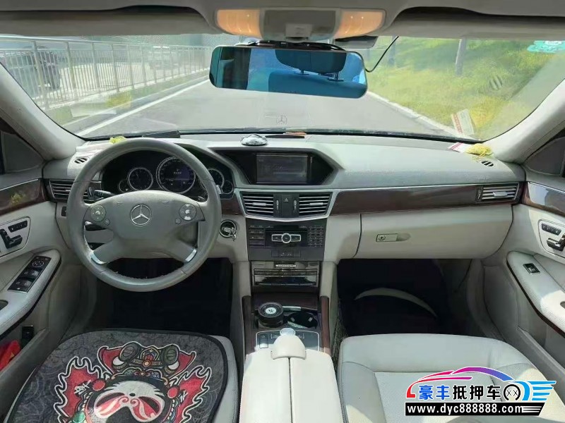13年奔驰E轿车抵押车出售