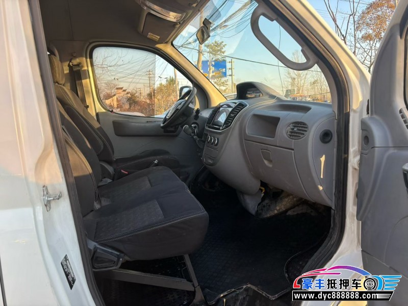 20年上汽大通V80轿车抵押车出售